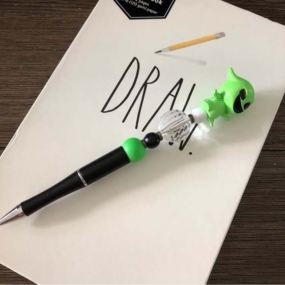 Disney Doorables: Nightmare Before Christmas: Oogie Boogie handmade beaded pen - Picture 2 of 3